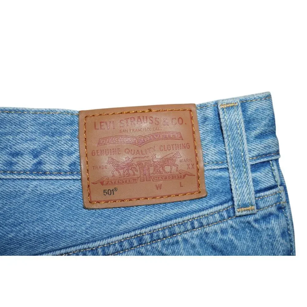 Levi’s 501 Light Wash Cutoff Jeans - W31 L32 - Button Fly - Raw Hem